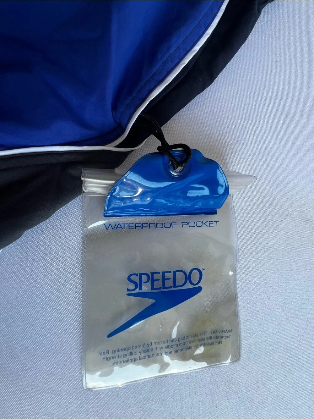 SPEEDO MEN’S TRUNKS SIZE XL ROYAL BLUE/BLACK COLORBLOCK DESIGN WATERPROOF POCKET